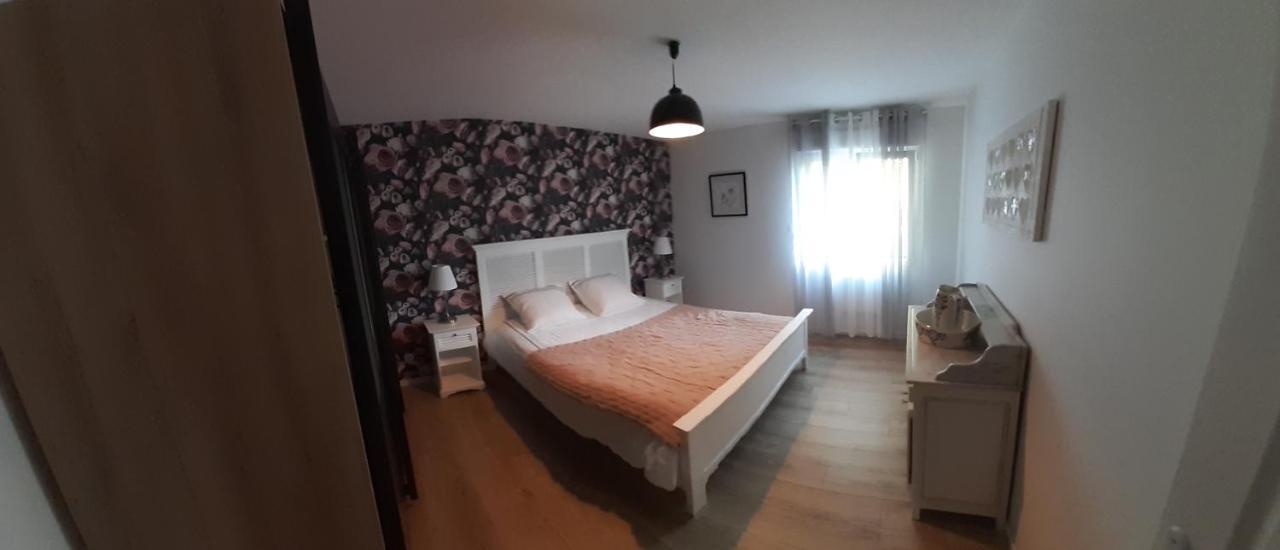Adorable maison d’hôtes bordée d’étangs au calme. Grandcourt  Esterno foto
