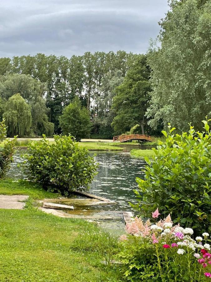 Adorable maison d’hôtes bordée d’étangs au calme. Grandcourt  Esterno foto